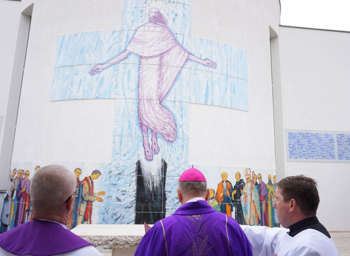 Spomen na utamničene svećenike u Staroj Gradiški