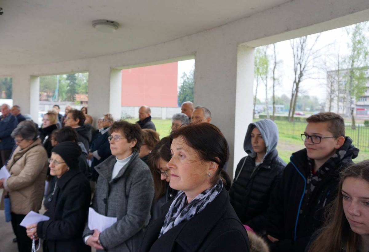 Spomen na utamničene svećenike u Staroj Gradiški