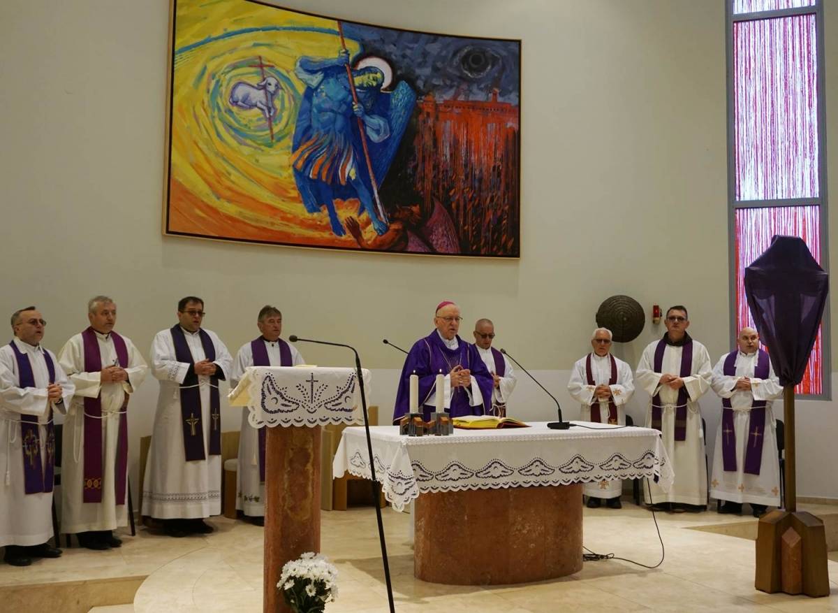 Spomen na utamničene svećenike u Staroj Gradiški