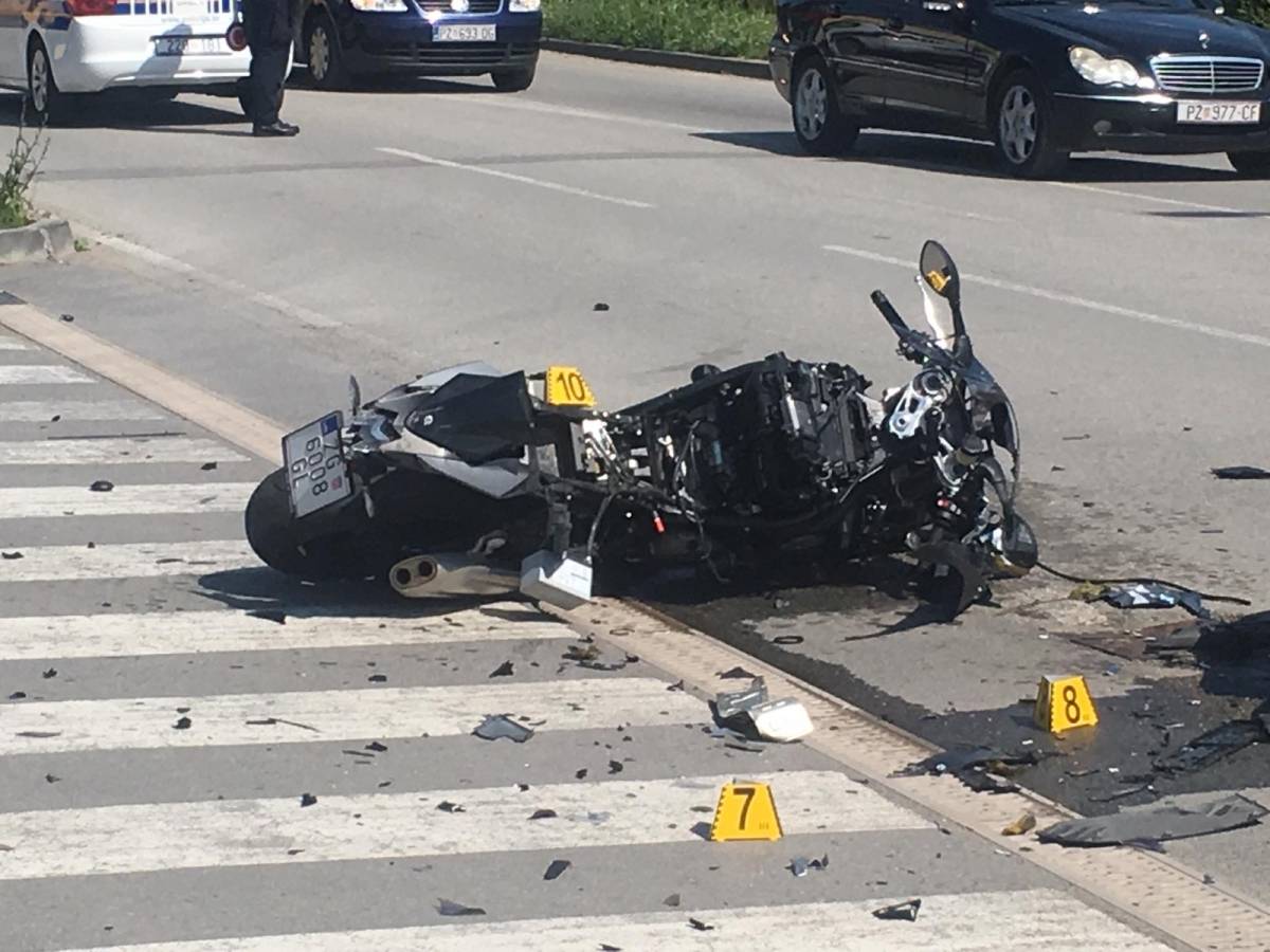 Sudar motora i auta kod Lidla u Požegi, motociklist prevezen u bolnicu