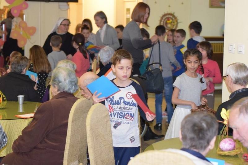 Učenici OŠ Antuna Kanižlića na druženju s korisnicima Doma za stare i nemoćne Požega