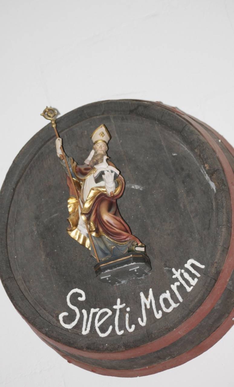 Nogometaši, vinari i uprava HNK Graševine Vetovo napunili klupsko vino u butelje