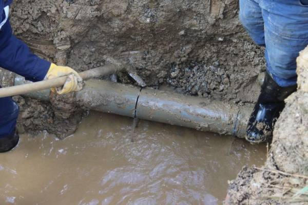Brestovac i okolna mjesta ostala bez vode zbog puknuća vodovodne cijevi