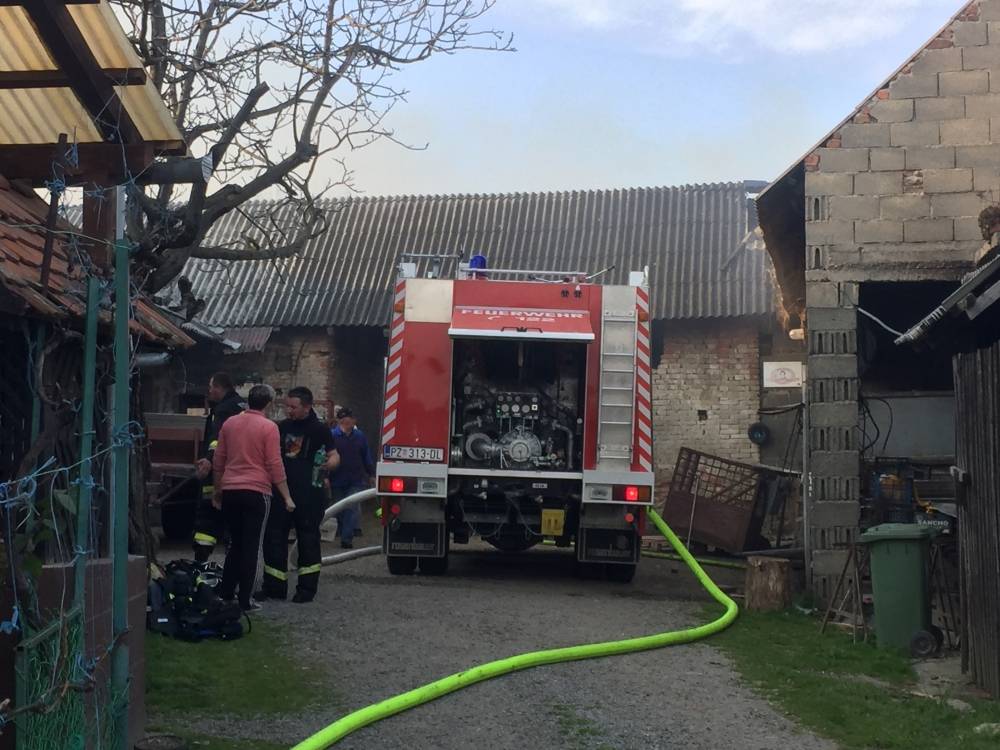 Veliki požar u Kaptolu, na terenu 20 vatrogasaca s pet vozila