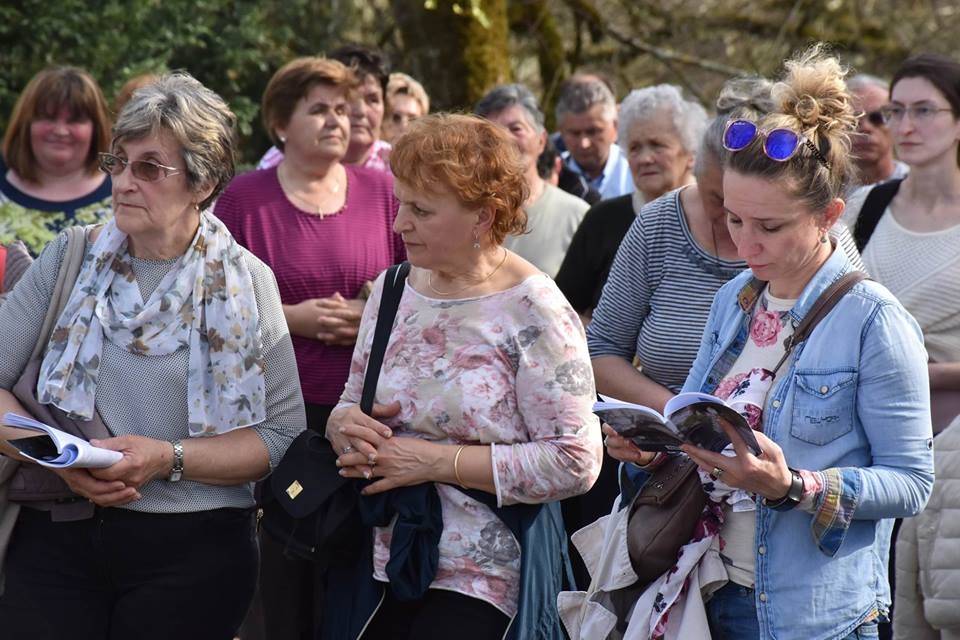 Pobožnost Križnoga puta na lurdskoj Kalvariji i paljenje hodočasničke svijeće