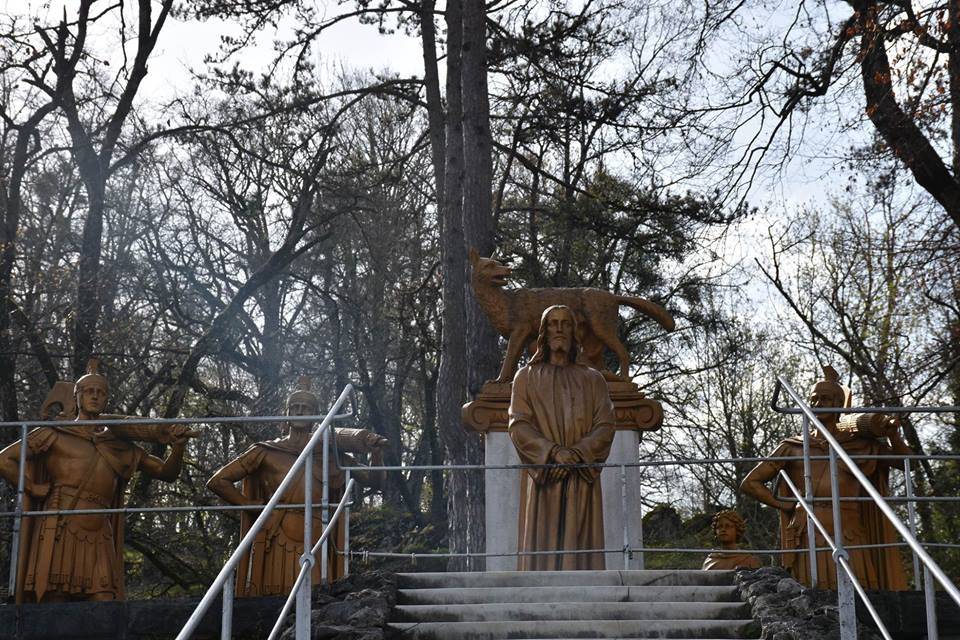 Pobožnost Križnoga puta na lurdskoj Kalvariji i paljenje hodočasničke svijeće