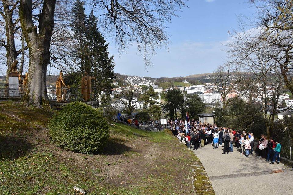 Pobožnost Križnoga puta na lurdskoj Kalvariji i paljenje hodočasničke svijeće
