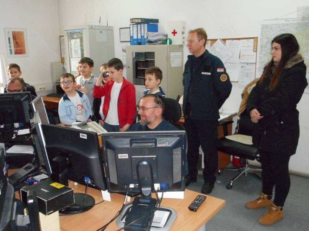 Drugi razredi OŠ D. Cesarić posjetili Županijski centar 112
