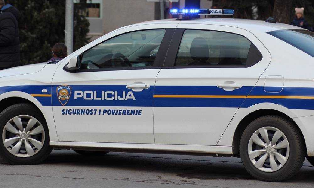 18-godišnja vozačica sletjela s kolnika i lakše se ozlijedila