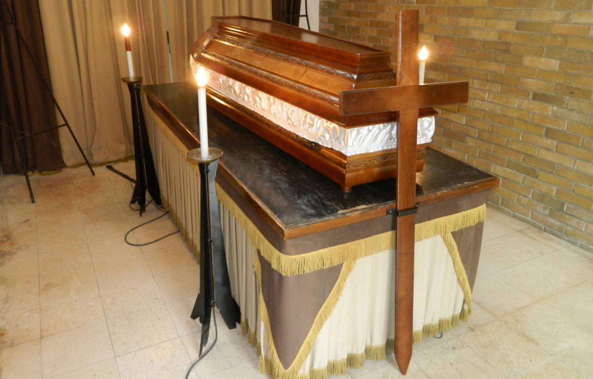 Strava i užas na groblju: Pokojnica u sred sprovoda ispala iz lijesa