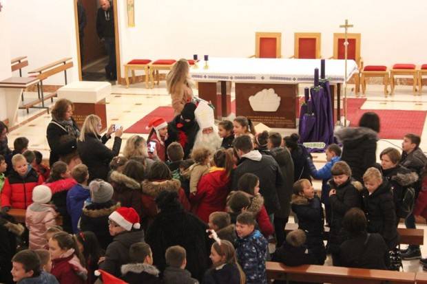 Sveti Nikola darivao djecu Lipika i okolice