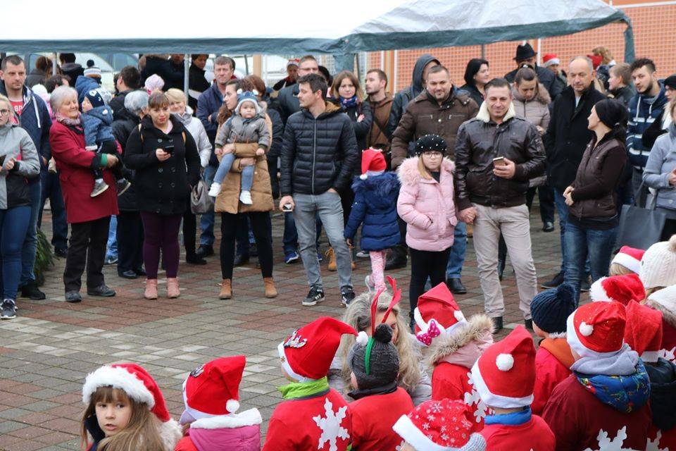 Božićni ugođaj za velike i male na Božićnom sajmu u Prekopakri