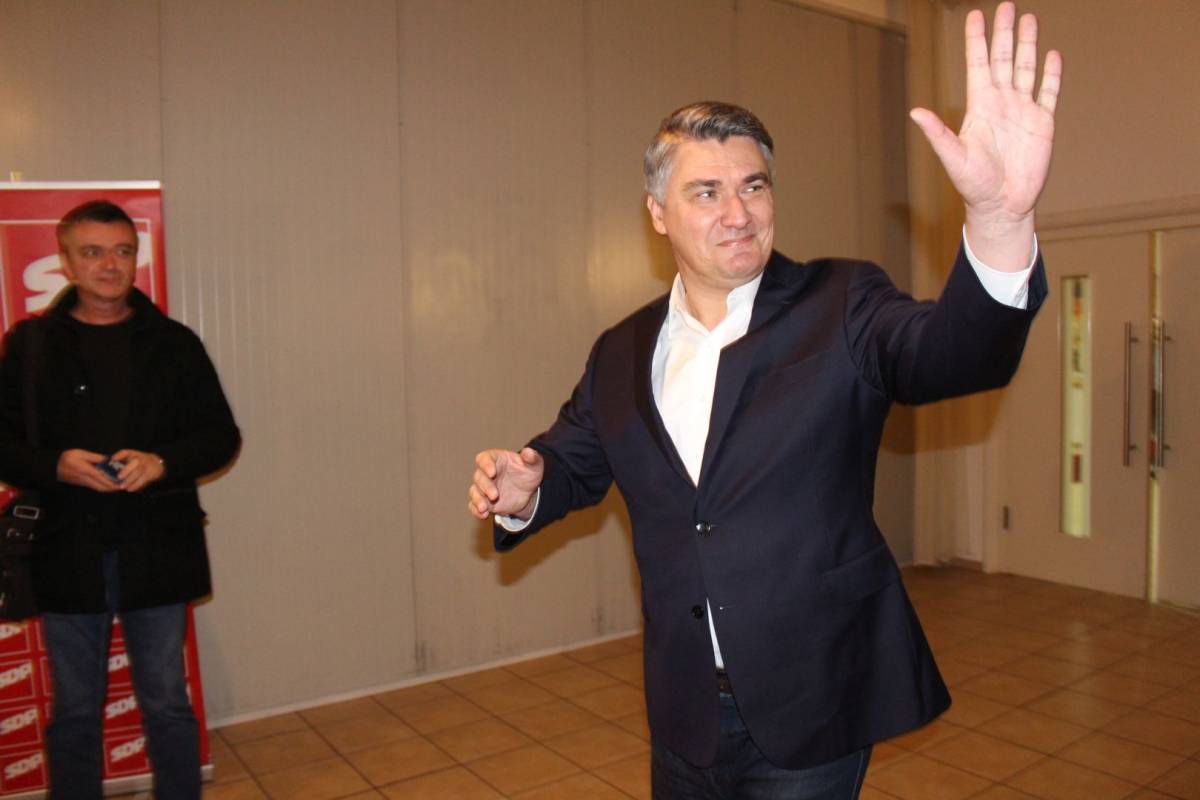 Na skupu Zorana Milanovića u Požegi tražilo se mjesto više: ʺHvala vam na velikoj podršci koja mi puno znači !ʺ