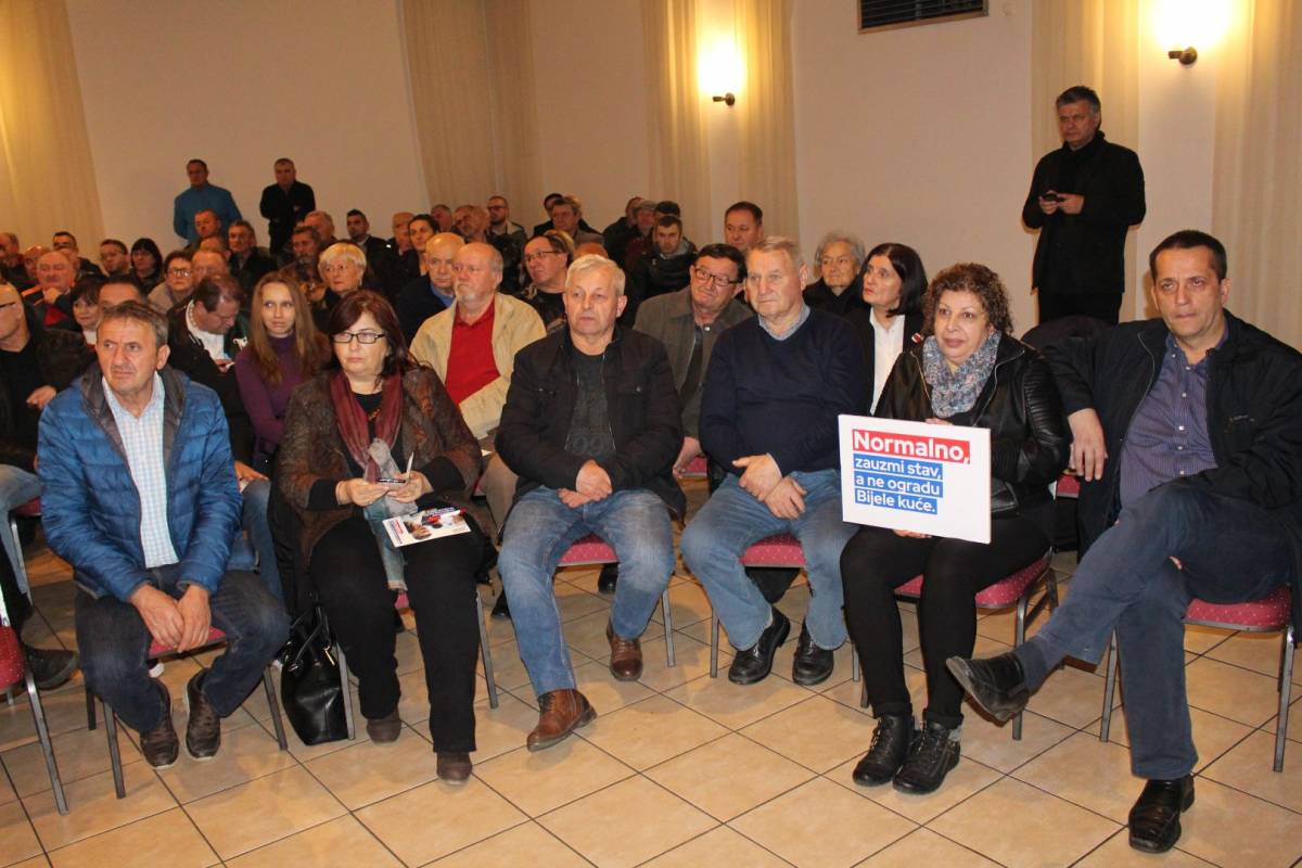 Na skupu Zorana Milanovića u Požegi tražilo se mjesto više: ʺHvala vam na velikoj podršci koja mi puno znači !ʺ