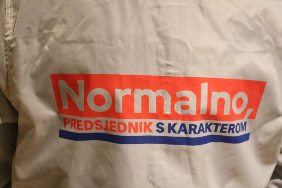 Na skupu Zorana Milanovića u Požegi tražilo se mjesto više: ʺHvala vam na velikoj podršci koja mi puno znači !ʺ