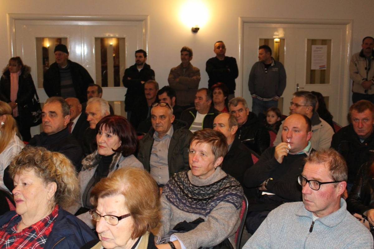 Na skupu Zorana Milanovića u Požegi tražilo se mjesto više: ʺHvala vam na velikoj podršci koja mi puno znači !ʺ