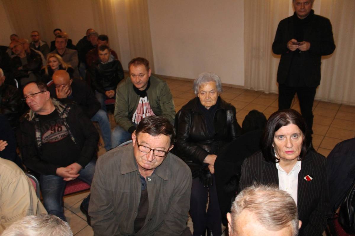 Na skupu Zorana Milanovića u Požegi tražilo se mjesto više: ʺHvala vam na velikoj podršci koja mi puno znači !ʺ