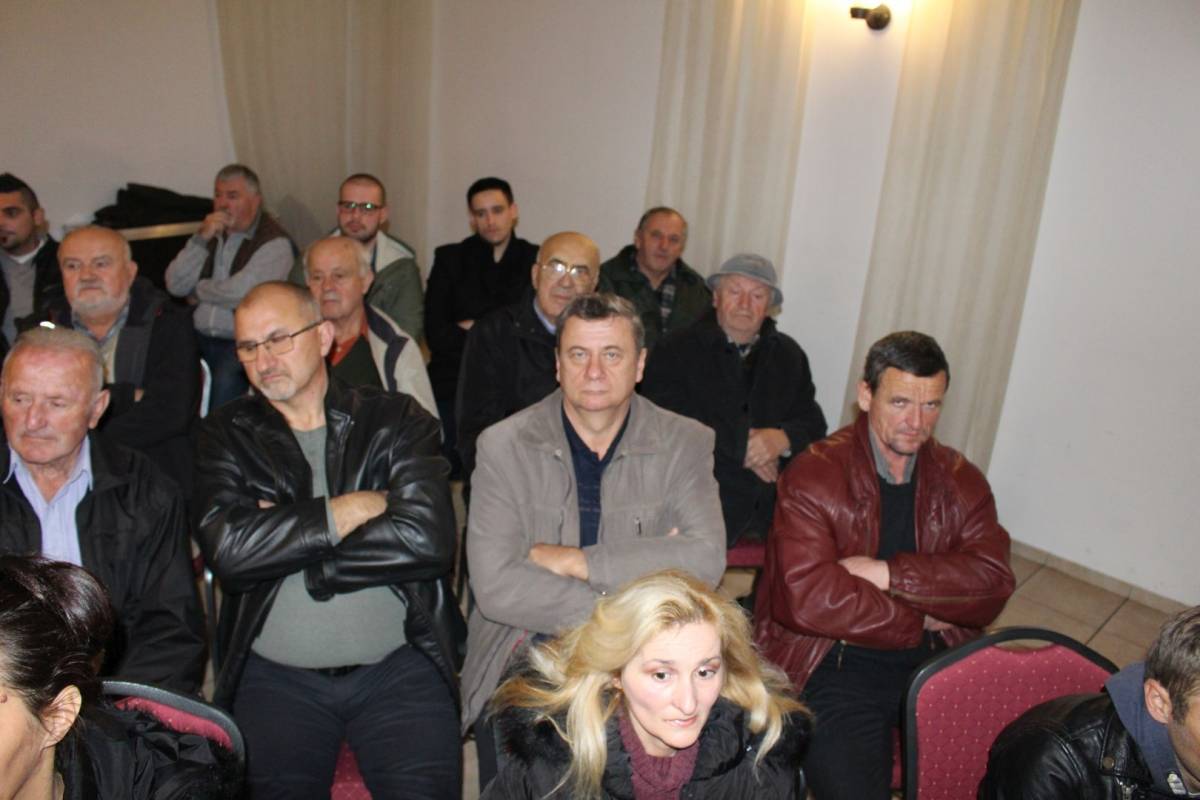 Na skupu Zorana Milanovića u Požegi tražilo se mjesto više: ʺHvala vam na velikoj podršci koja mi puno znači !ʺ