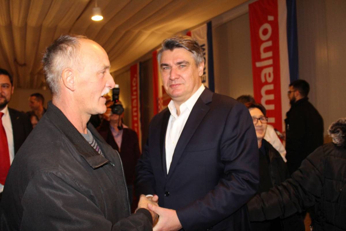 Na skupu Zorana Milanovića u Požegi tražilo se mjesto više: ʺHvala vam na velikoj podršci koja mi puno znači !ʺ