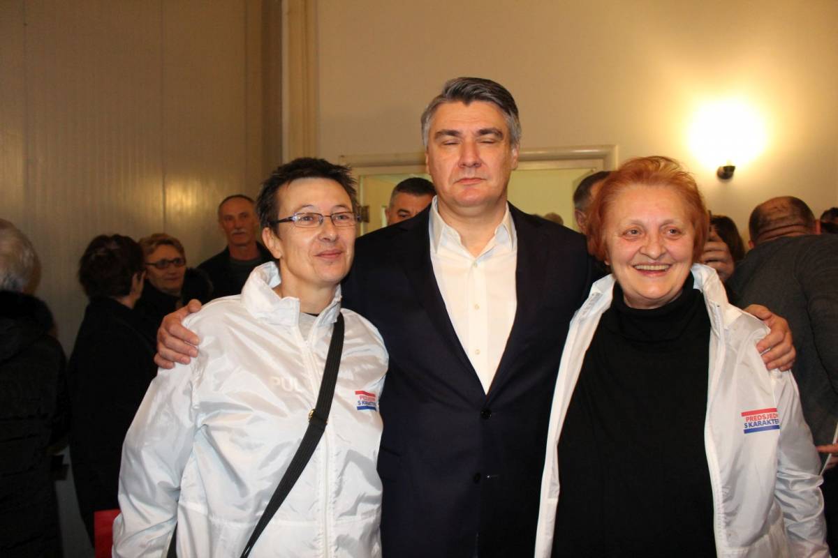 Na skupu Zorana Milanovića u Požegi tražilo se mjesto više: ʺHvala vam na velikoj podršci koja mi puno znači !ʺ