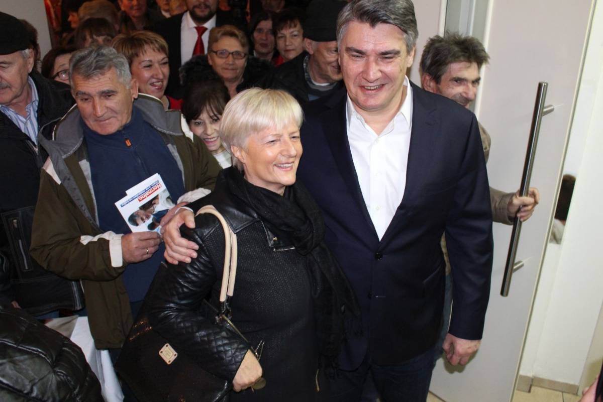 Na skupu Zorana Milanovića u Požegi tražilo se mjesto više: ʺHvala vam na velikoj podršci koja mi puno znači !ʺ