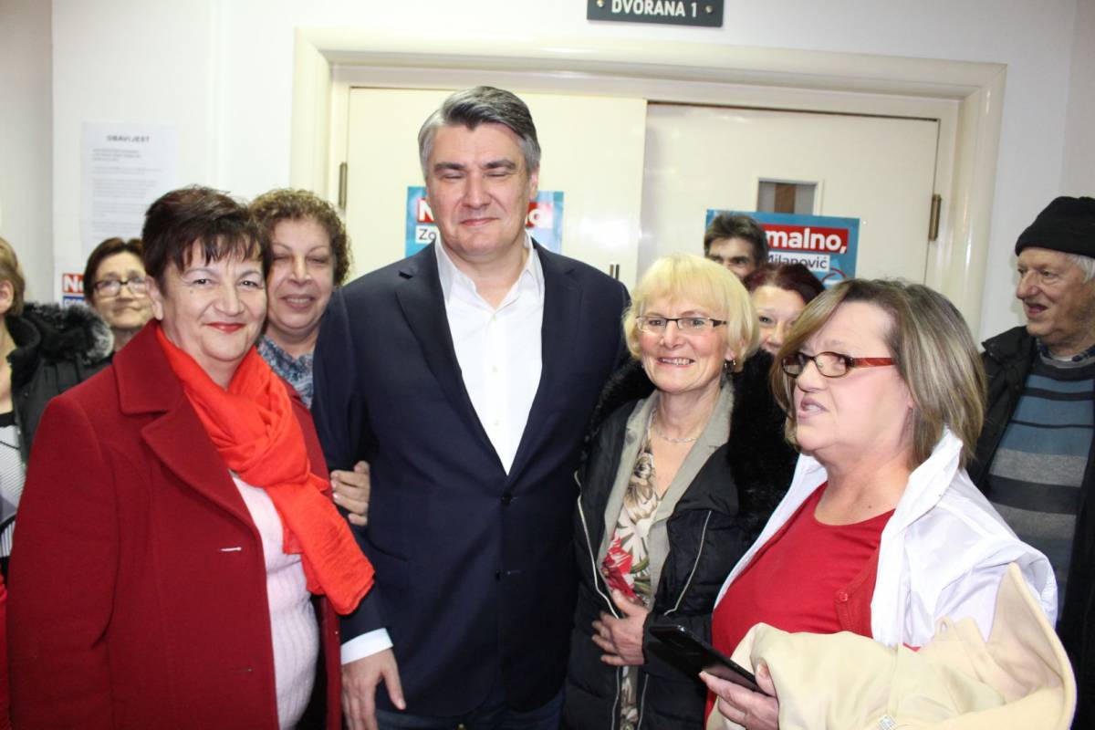 Na skupu Zorana Milanovića u Požegi tražilo se mjesto više: ʺHvala vam na velikoj podršci koja mi puno znači !ʺ