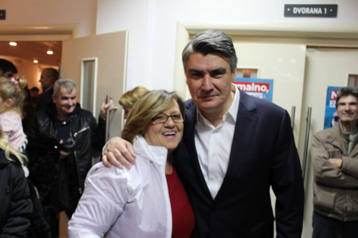 Na skupu Zorana Milanovića u Požegi tražilo se mjesto više: ʺHvala vam na velikoj podršci koja mi puno znači !ʺ