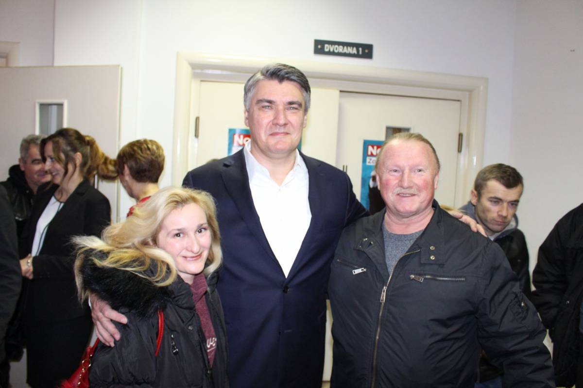 Na skupu Zorana Milanovića u Požegi tražilo se mjesto više: ʺHvala vam na velikoj podršci koja mi puno znači !ʺ