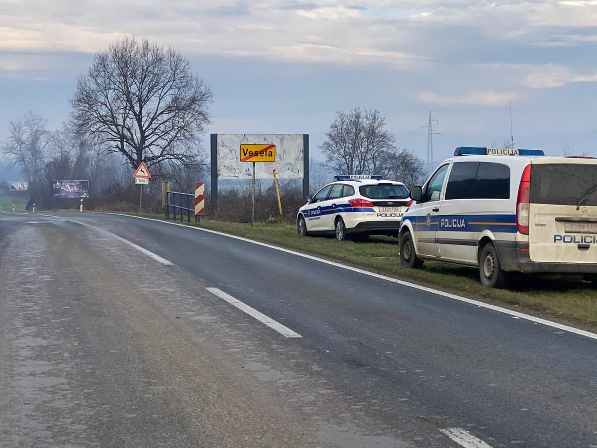 U Veseloj jutros slijetanje vozila u kanal, vatrogasci izvlačili ozlijeđene osobe iz automobila