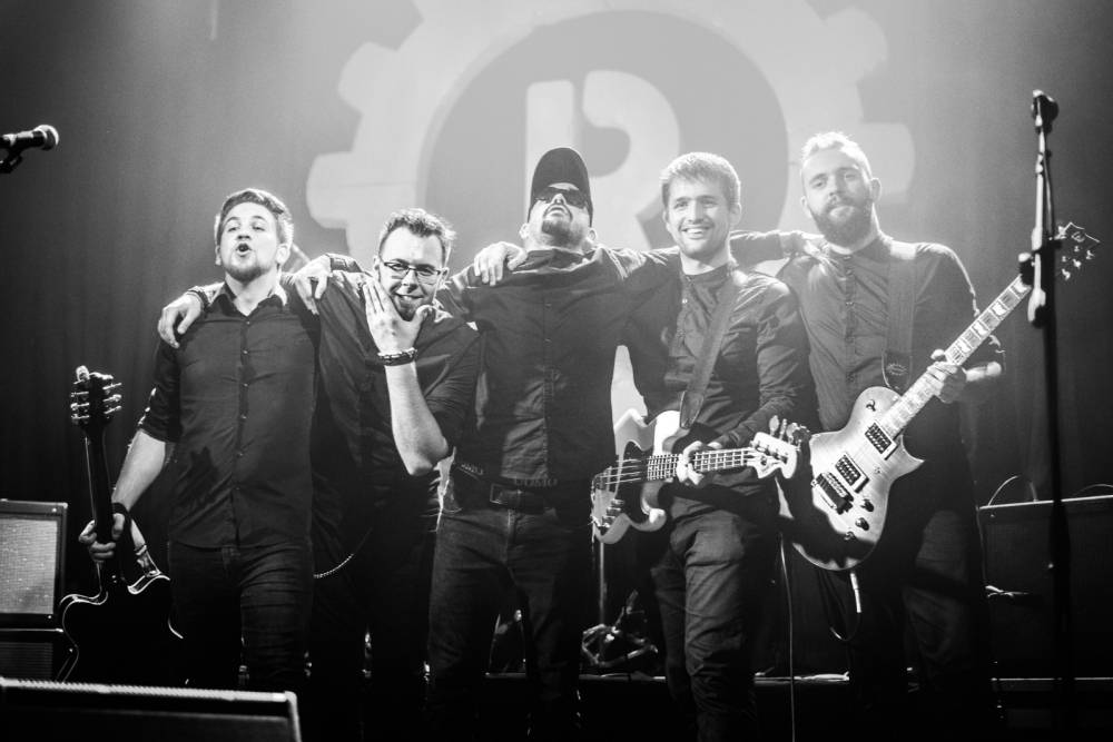 Detmeć promovira prvi album nastupom u Požegi