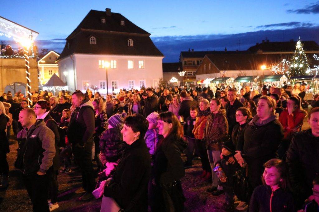 Održan tradicionalni Božićni sajam u Pakracu