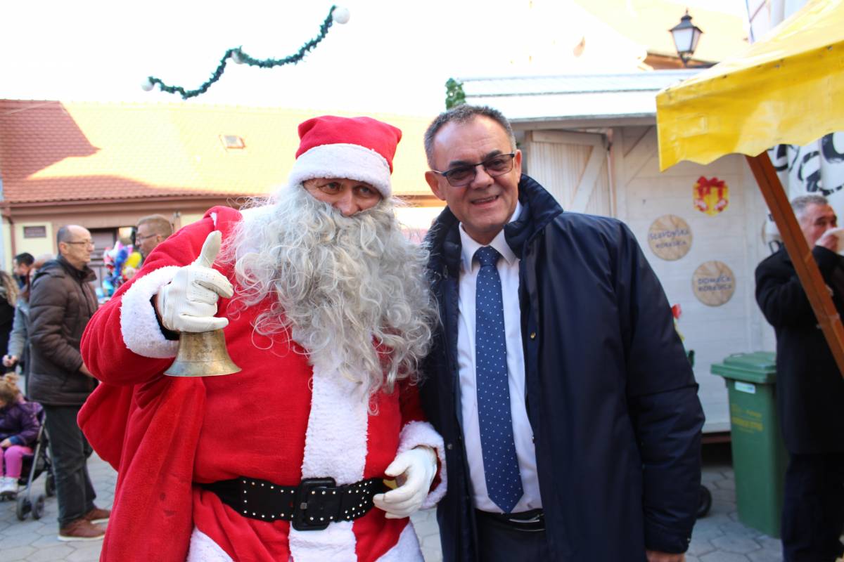 Udruženje obrtnika PSŽ i političari dijelili tisuću porcija posnog ručka u Požegi