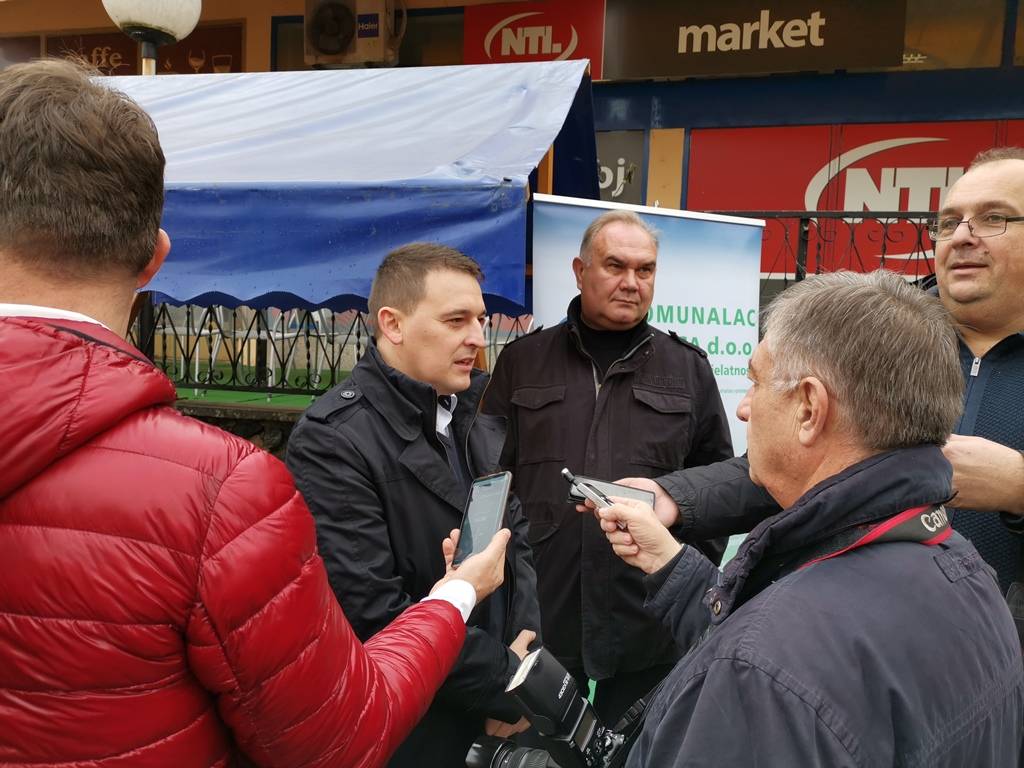 Dok Hrvatska raspravlja o radu nedjeljom, požeški Komunalac radi na Božić, pa eto....