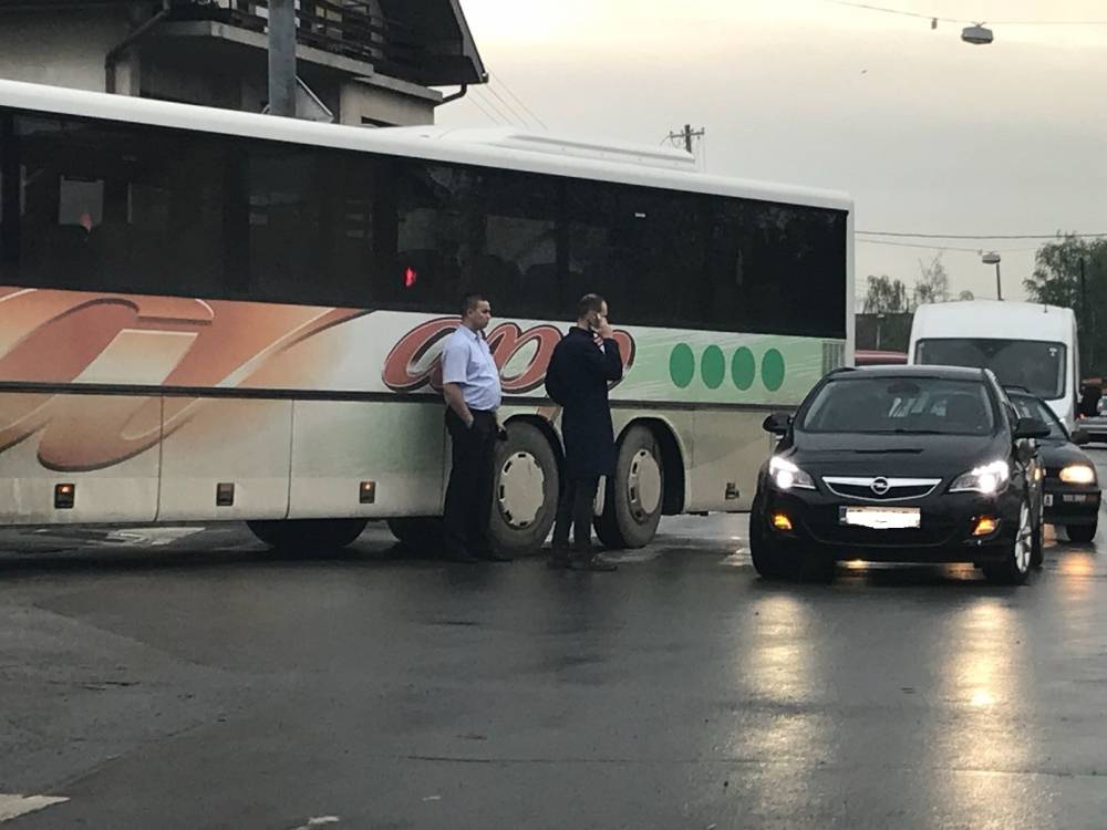 U Požegi jutros sudar autobusa i automobila