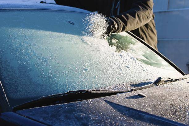 STANITE NA KRAJ MUKAMA: 7 jednostavnih trikova za održavanje automobila tijekom zime