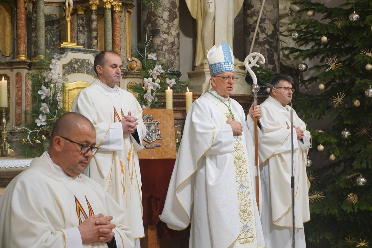 Biskup Antun Škvorčević predvodio euharistijsko slavlje u požeškoj Katedrali na svetkovinu Svete Marije Bogorodice