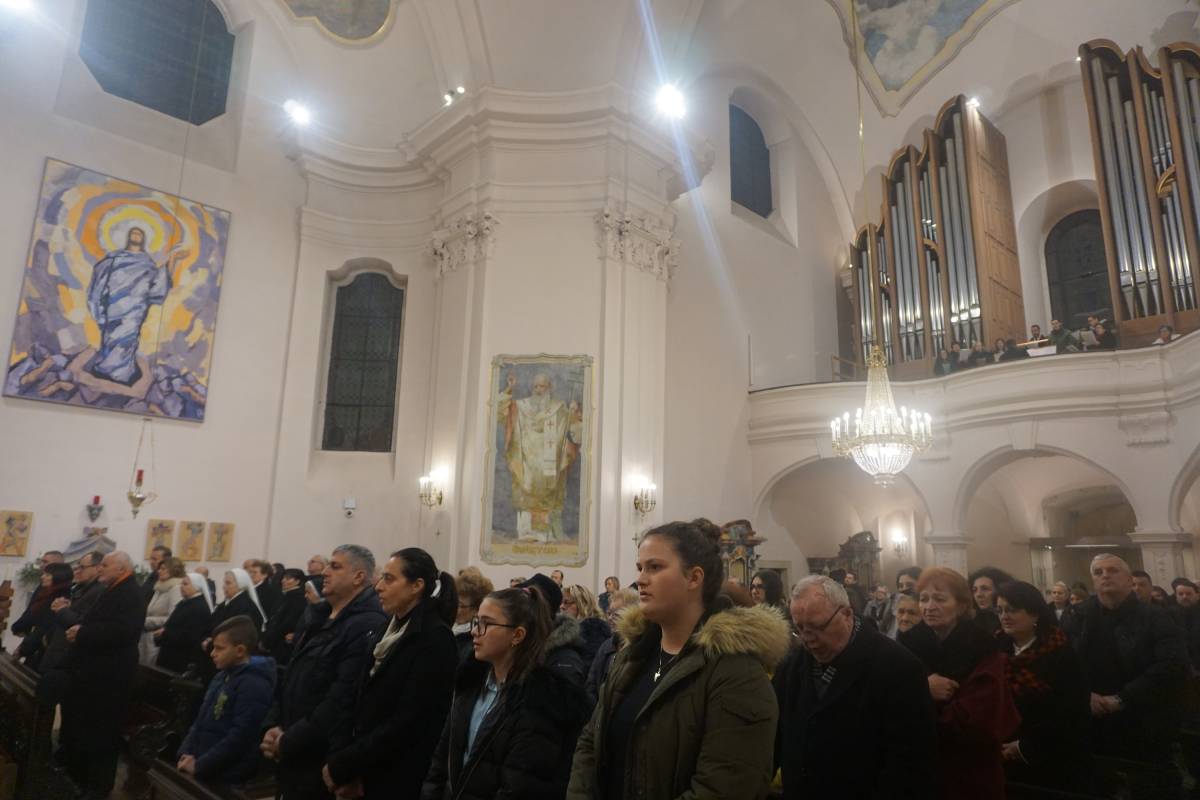 Biskup Antun Škvorčević predvodio euharistijsko slavlje u požeškoj Katedrali na svetkovinu Svete Marije Bogorodice