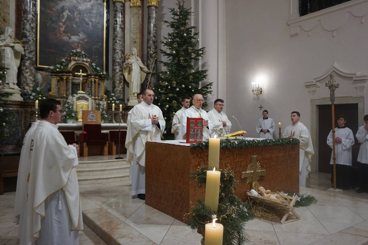 Biskup Antun Škvorčević predvodio euharistijsko slavlje u požeškoj Katedrali na svetkovinu Svete Marije Bogorodice