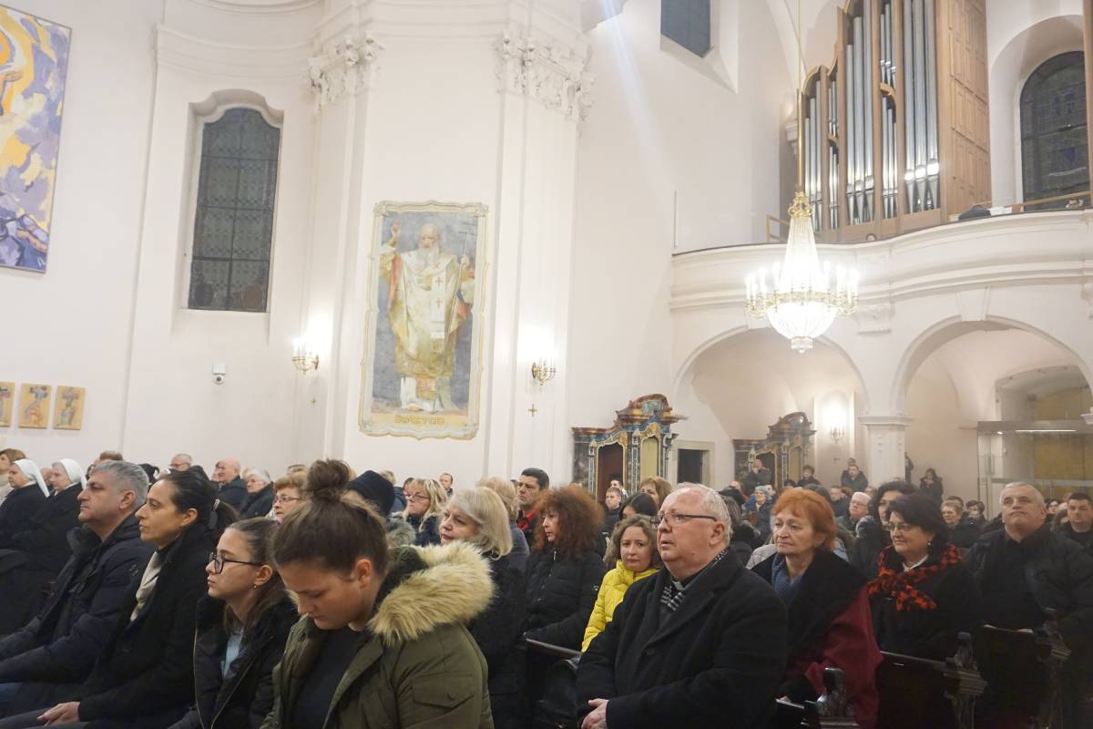 Biskup Antun Škvorčević predvodio euharistijsko slavlje u požeškoj Katedrali na svetkovinu Svete Marije Bogorodice