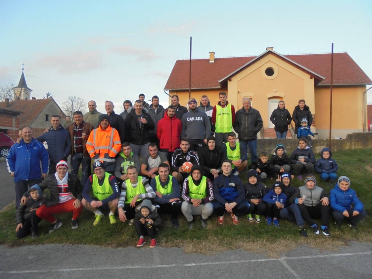 Seniori i navijači Graničara iz Bučja otvorili 2020. godinu