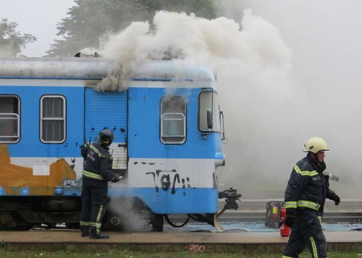 U Tovarniku izgorio čovjek na krovu od vlaka