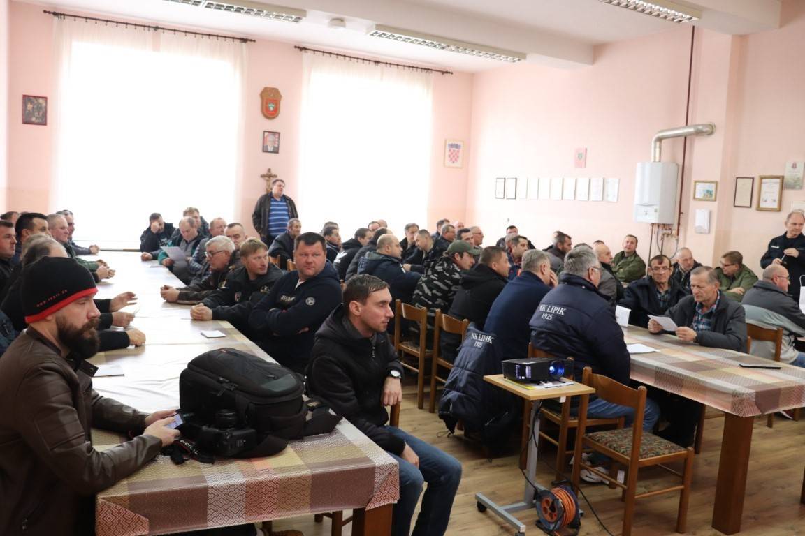 U Lipiku održano postrojavanje pripadnika civilne zaštite