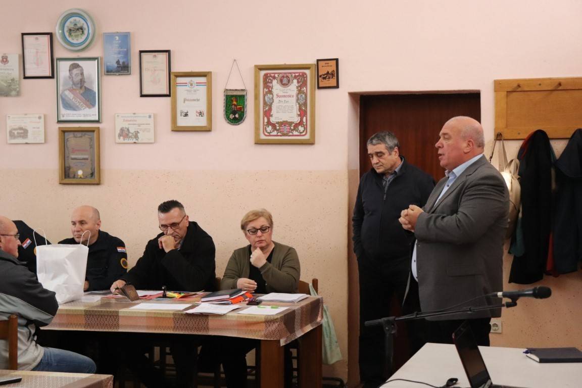 U Lipiku održano postrojavanje pripadnika civilne zaštite