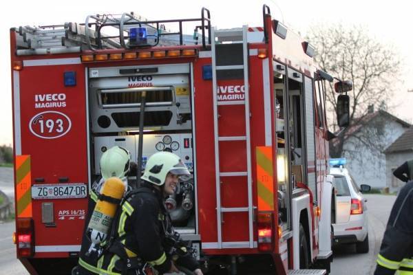 JVP Grada Požege dobiva novo kombi vozilo dok DVD-i Lipik, Jakšić i Velika dobivaju tri pick-up vozila