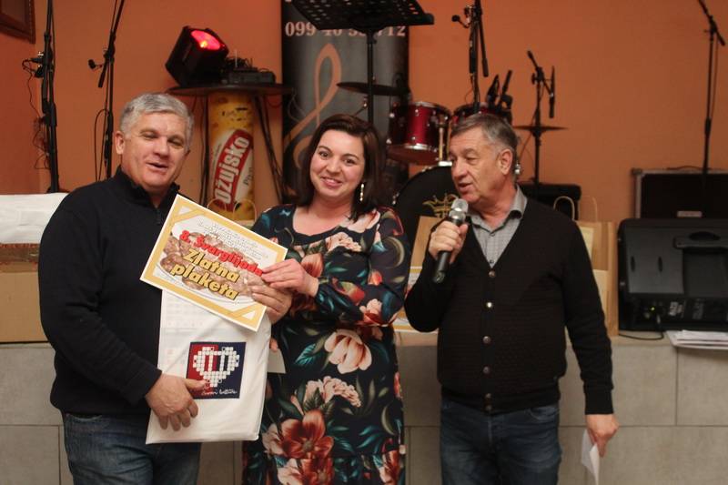 Šampionski švargl OPG Galić iz Pleternice, a po glasovanju posjetitelja Etno kuće Bello prošlogodišnjeg šampiona 