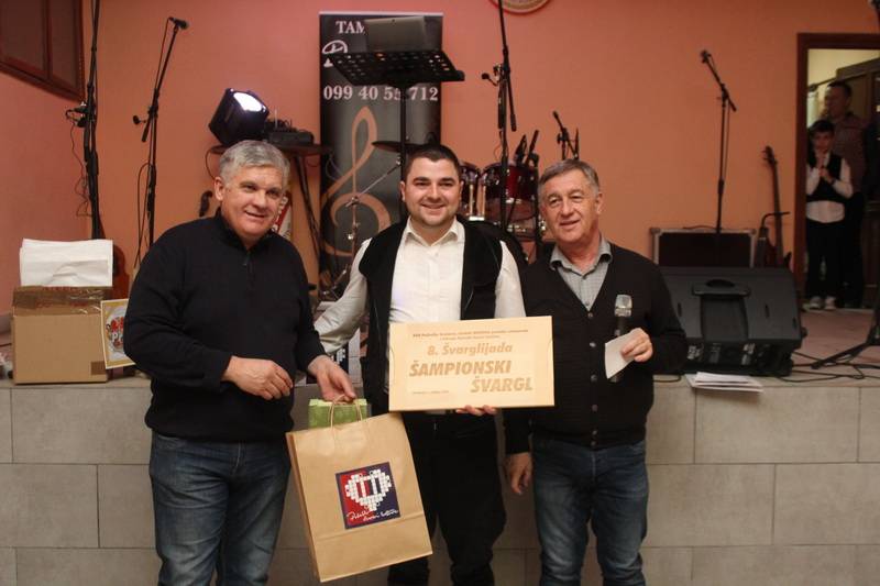 Šampionski švargl OPG Galić iz Pleternice, a po glasovanju posjetitelja Etno kuće Bello prošlogodišnjeg šampiona 