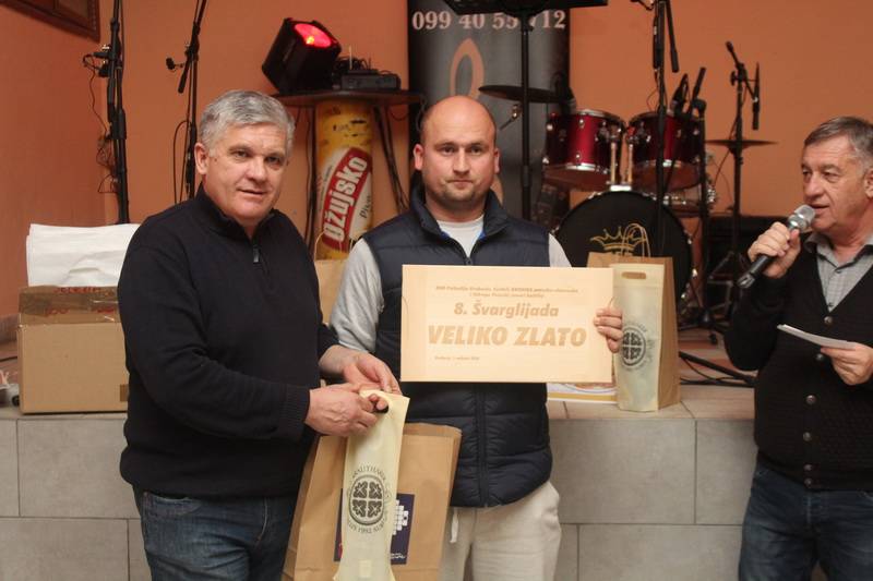 Šampionski švargl OPG Galić iz Pleternice, a po glasovanju posjetitelja Etno kuće Bello prošlogodišnjeg šampiona 