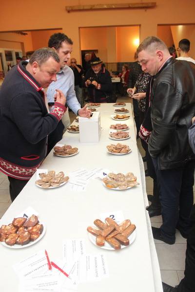 Šampionski švargl OPG Galić iz Pleternice, a po glasovanju posjetitelja Etno kuće Bello prošlogodišnjeg šampiona 