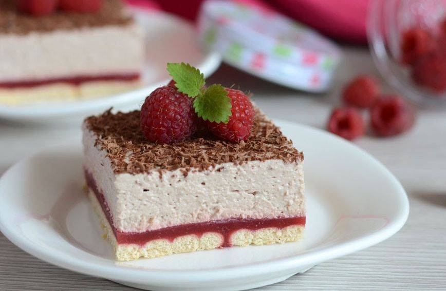 BRZO SE PRIPREMA, A JOŠ BRŽE NESTAJE: Voćni kolač za koji ne trebate paliti pećnicu