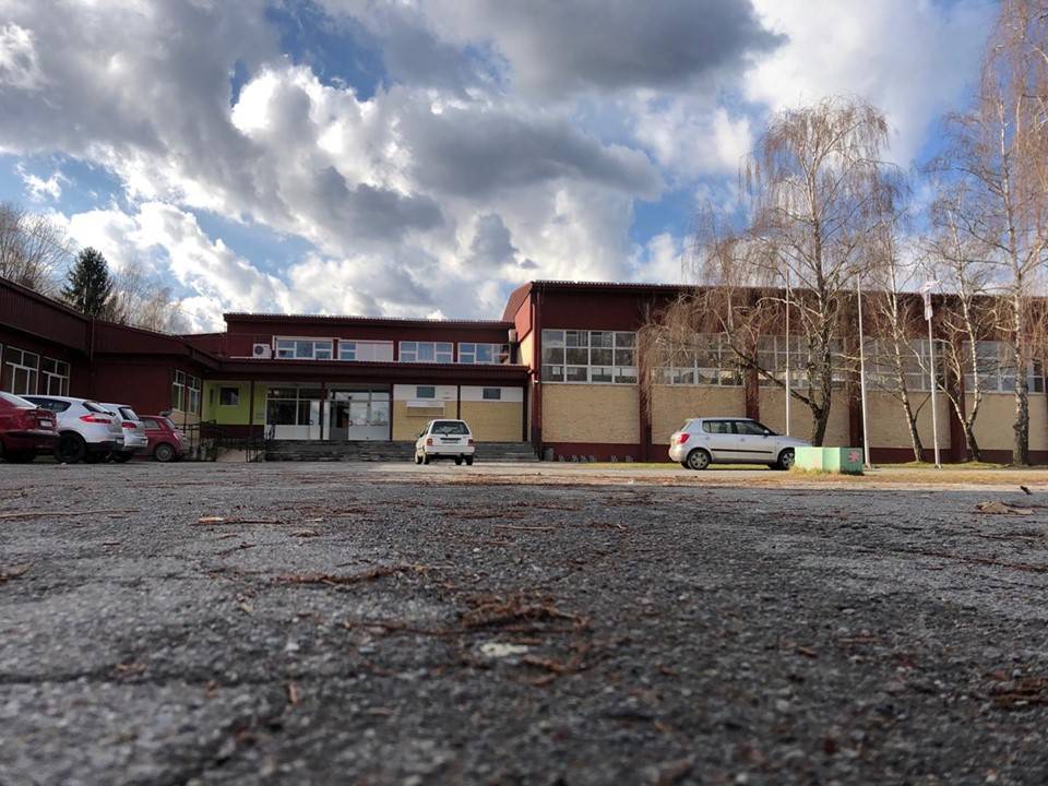 U Pleternici nastavnik udaljen s nastave jer je neprikladno dirao učenicu!?